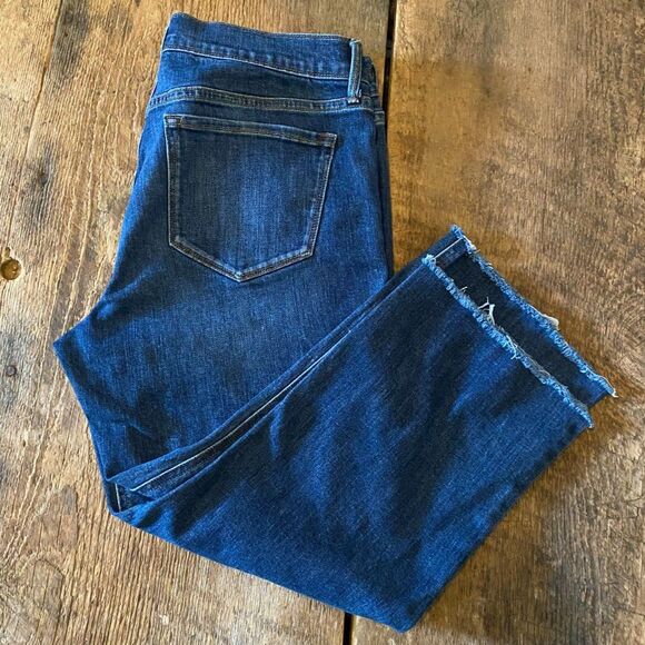 Old Navy Cropped Kick Dark Worn Raw Edge Jeans Size 10 - Picture 3 of 7